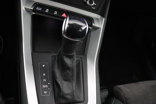 AUDI Q3 *SPORTBACK BUS.ATTRACTION 35 1.5TFSI S-TRONIC + GPS + CARPLAY + LEDER/ALCANTARA + CAMERA + PDC + CRUISE + ALU 18