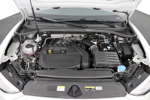 AUDI Q3 *SPORTBACK BUS.ATTRACTION 35 1.5TFSI S-TRONIC + GPS + CARPLAY + LEDER/ALCANTARA + CAMERA + PDC + CRUISE + ALU 18