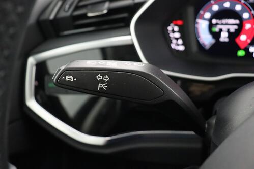 AUDI Q3 *SPORTBACK BUS.ATTRACTION 35 1.5TFSI S-TRONIC + GPS + CARPLAY + LEDER/ALCANTARA + CAMERA + PDC + CRUISE + ALU 18