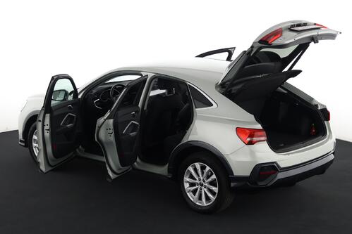 AUDI Q3 *SPORTBACK BUS.ATTRACTION 35 1.5TFSI S-TRONIC + GPS + CARPLAY + LEDER/ALCANTARA + CAMERA + PDC + CRUISE + ALU 18