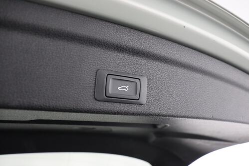 AUDI Q3 *SPORTBACK BUS.ATTRACTION 35 1.5TFSI S-TRONIC + GPS + CARPLAY + LEDER/ALCANTARA + CAMERA + PDC + CRUISE + ALU 18