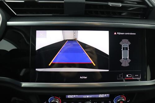 AUDI Q3 *SPORTBACK BUS.ATTRACTION 35 1.5TFSI S-TRONIC + GPS + CARPLAY + LEDER/ALCANTARA + CAMERA + PDC + CRUISE + ALU 18