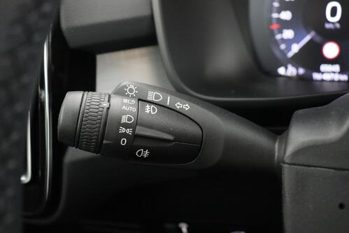 VOLVO XC40 *MOMENTUM PRO 1.5 T2 + GPS + CARPLAY + PDC + CRUISE + ALU 18