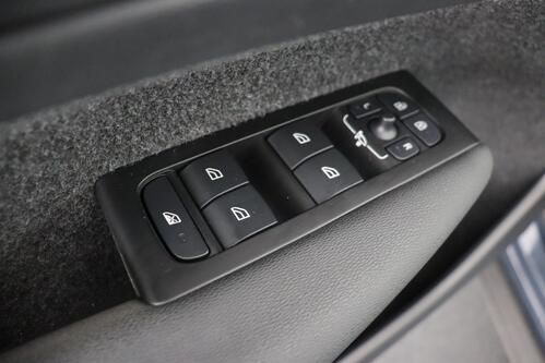 VOLVO XC40 *MOMENTUM PRO 1.5 T2 + GPS + CARPLAY + PDC + CRUISE + ALU 18