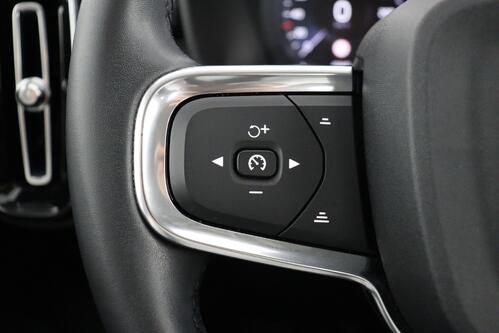 VOLVO XC40 *MOMENTUM PRO 1.5 T2 + GPS + CARPLAY + PDC + CRUISE + ALU 18