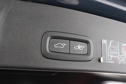 VOLVO XC40 *MOMENTUM PRO 1.5 T2 + GPS + CARPLAY + PDC + CRUISE + ALU 18