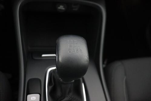 VOLVO XC40 *MOMENTUM PRO 1.5 T2 + GPS + CARPLAY + PDC + CRUISE + ALU 18