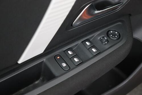 CITROEN C4 SHINE 1.2 PURETECH EAT8 + A/T + GPS + CAMERA + PDC + CRUISE + ALU 