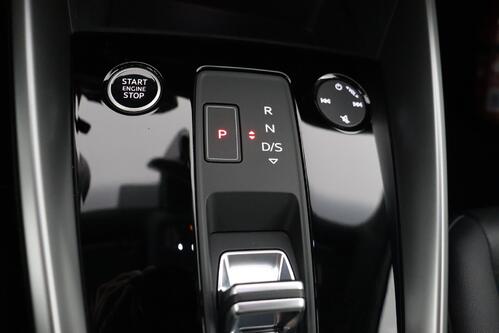 AUDI A3 *SPORTBACK S-LINE 40 1.4 TFSI-e PHEV + GPS + CARPLAY + CAMERA + PDC + CRUISE (ACC) + LEDER + ALU 17