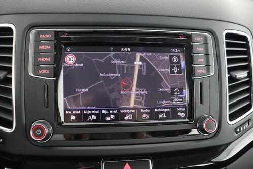 VOLKSWAGEN Sharan *HIGHLINE 1.4 TSI + 7 PL. + GPS + LEDER + CARPLAY + CAMERA + PDC + CRUISE(ACC) + ALU 17